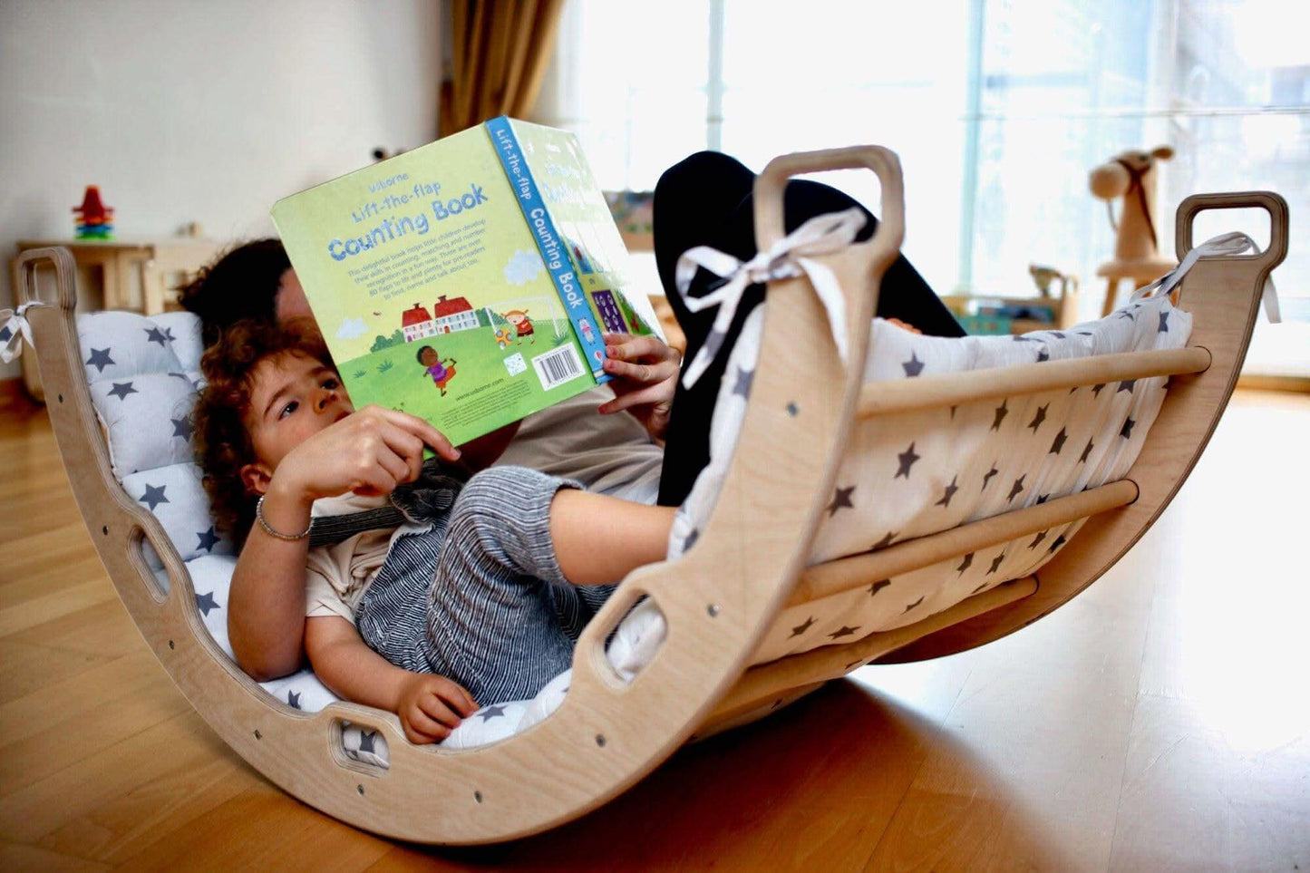 Climbing Arch / Rocker with Star Pattern Pillow