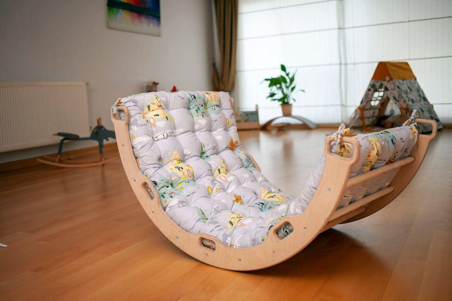 Climbing Arch / Rocker with Map Pattern Pillow